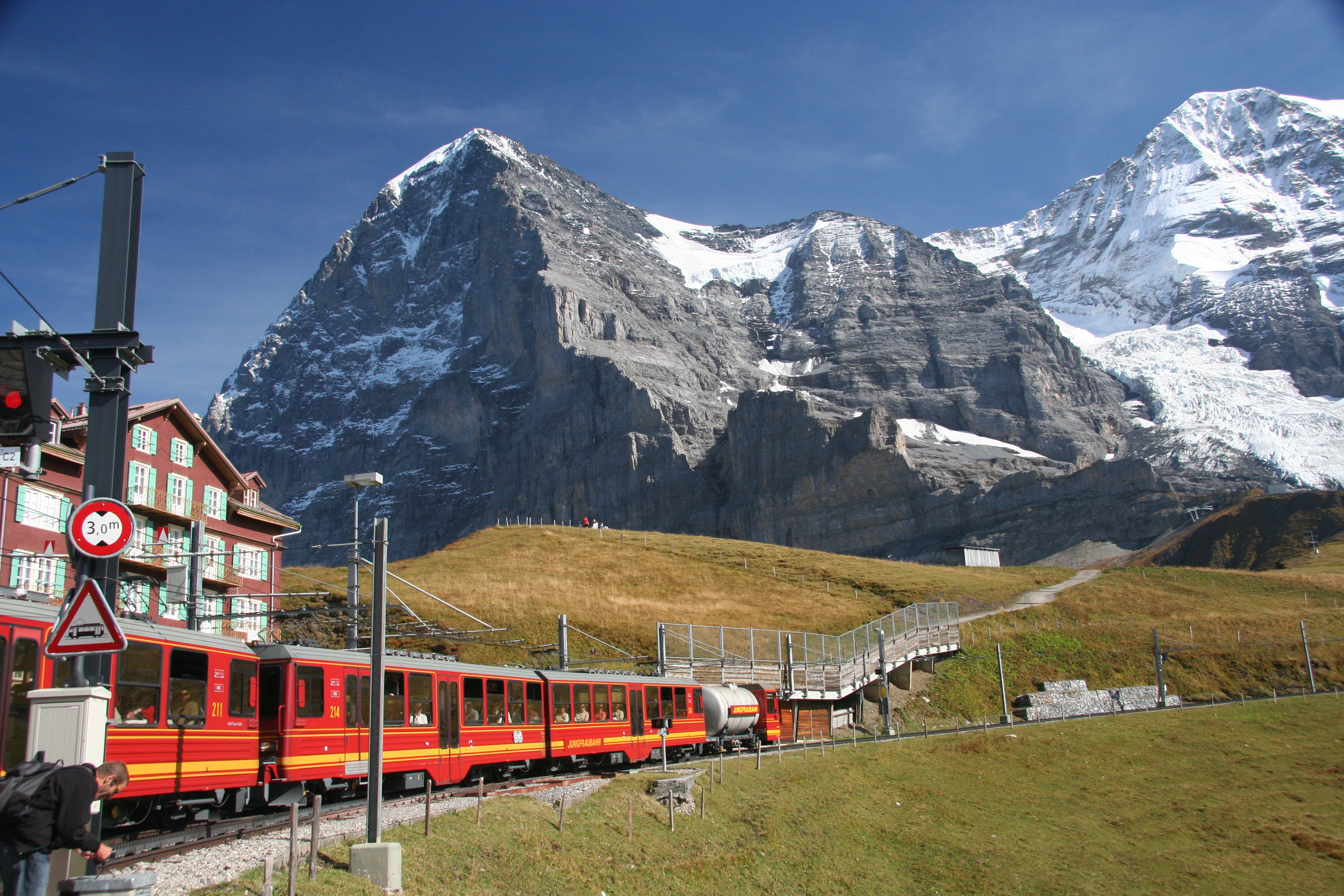 Jungfrau, Interlaken, Switzerland скачать